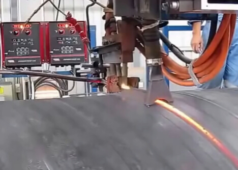 大口徑螺旋管焊接作業